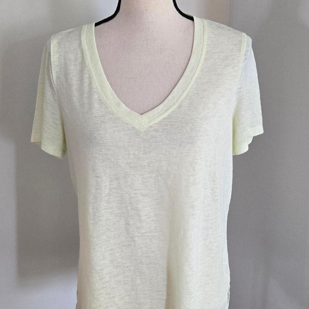 athleta Light yellow v-neck t-shirt in a Medium M
